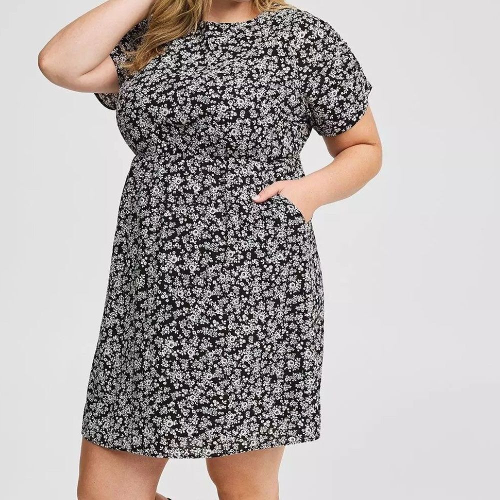 Torrid Mini Crew Neck Open Back Detail Dress Size 3X